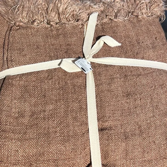 roost washed linen throw blanket w/raw fringe edge in “raisin”-NWT - Picture 1 of 5